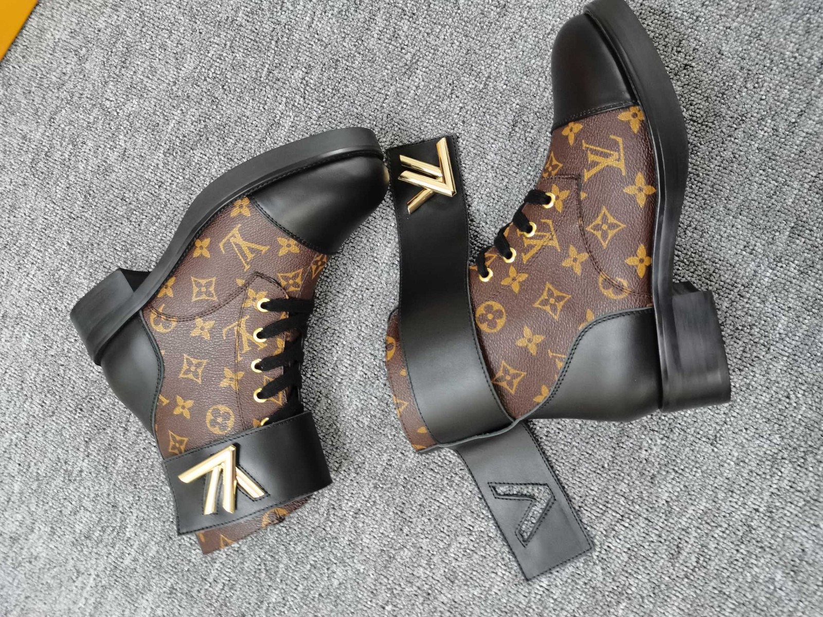 054 200#001-LV-shoes-Yupoo-dyoo-2021SS