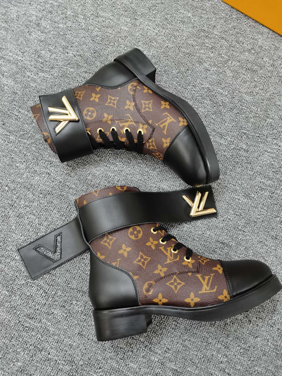 054 200#001-LV-shoes-Yupoo-dyoo-2021SS