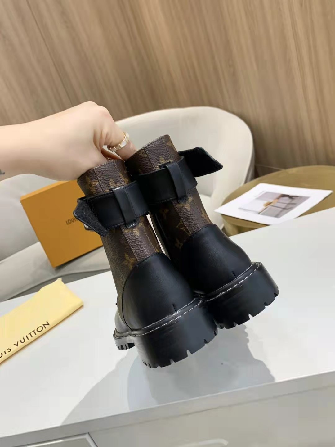 058 005#001-LV-shoes-04-Yupoo-2021SS