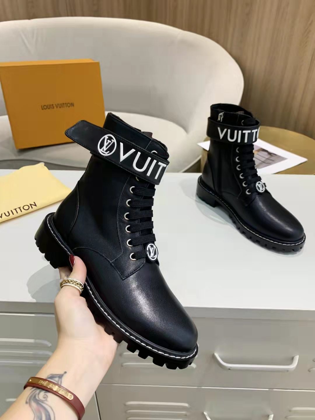 058 005#001-LV-shoes-04-Yupoo-2021SS