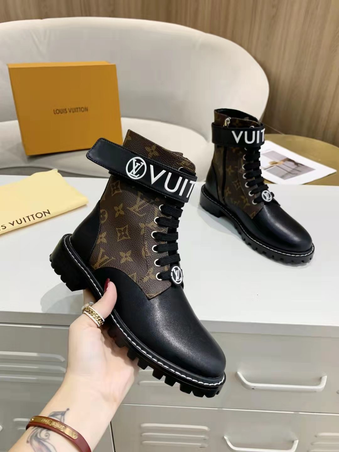 058 005#001-LV-shoes-04-Yupoo-2021SS