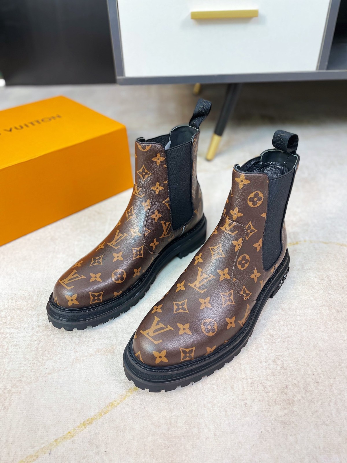 118 040#001-LV-shoes-06-Yupoo-2022SS