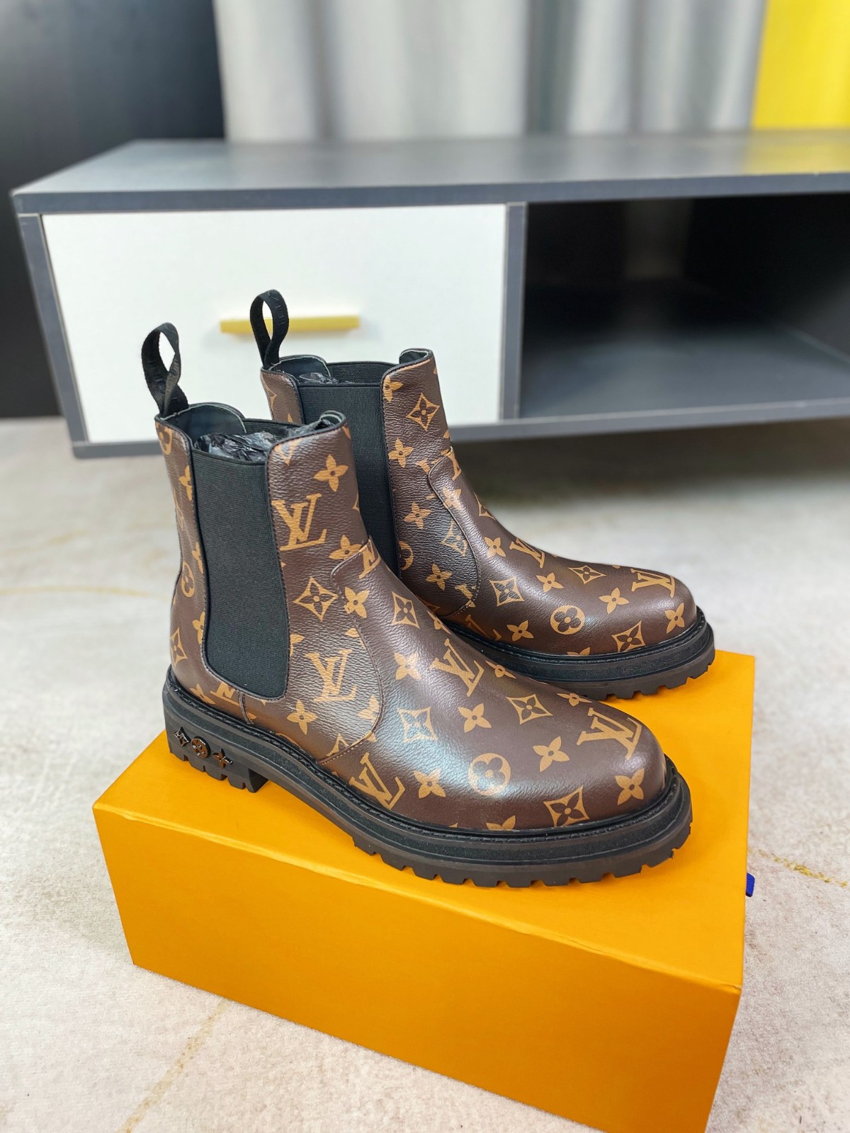 118 040#001-LV-shoes-06-Yupoo-2022SS