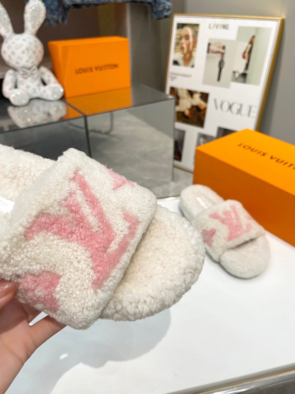 115 033#001-LV-shoes-06-Yupoo-2022SS