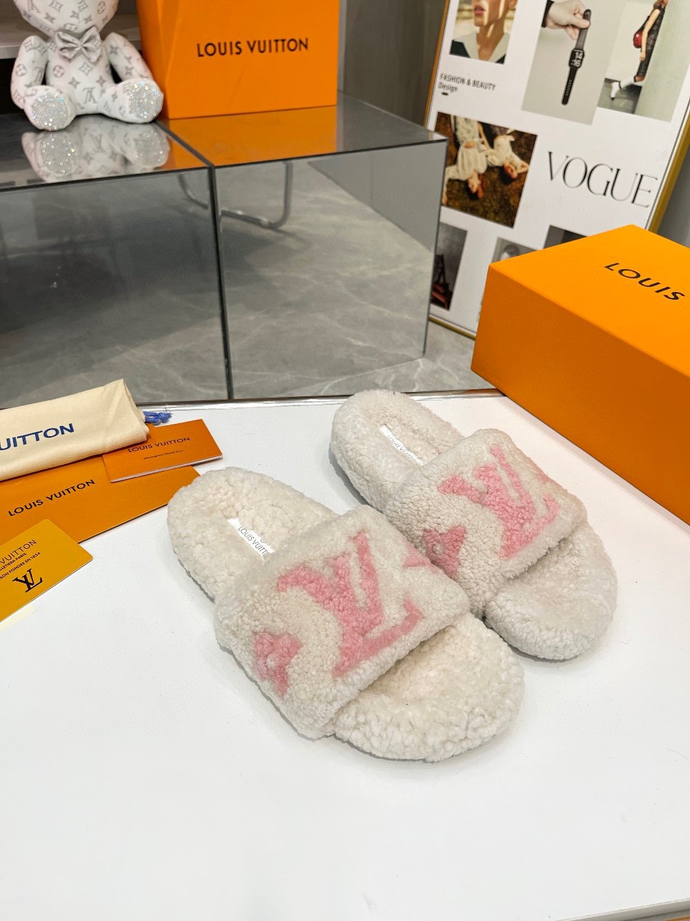 115 033#001-LV-shoes-06-Yupoo-2022SS
