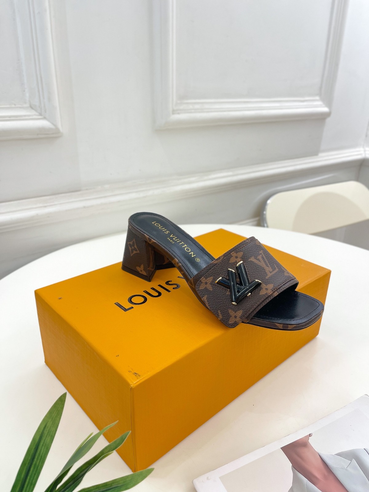 077 103#001-LV-shoes-2023SS
