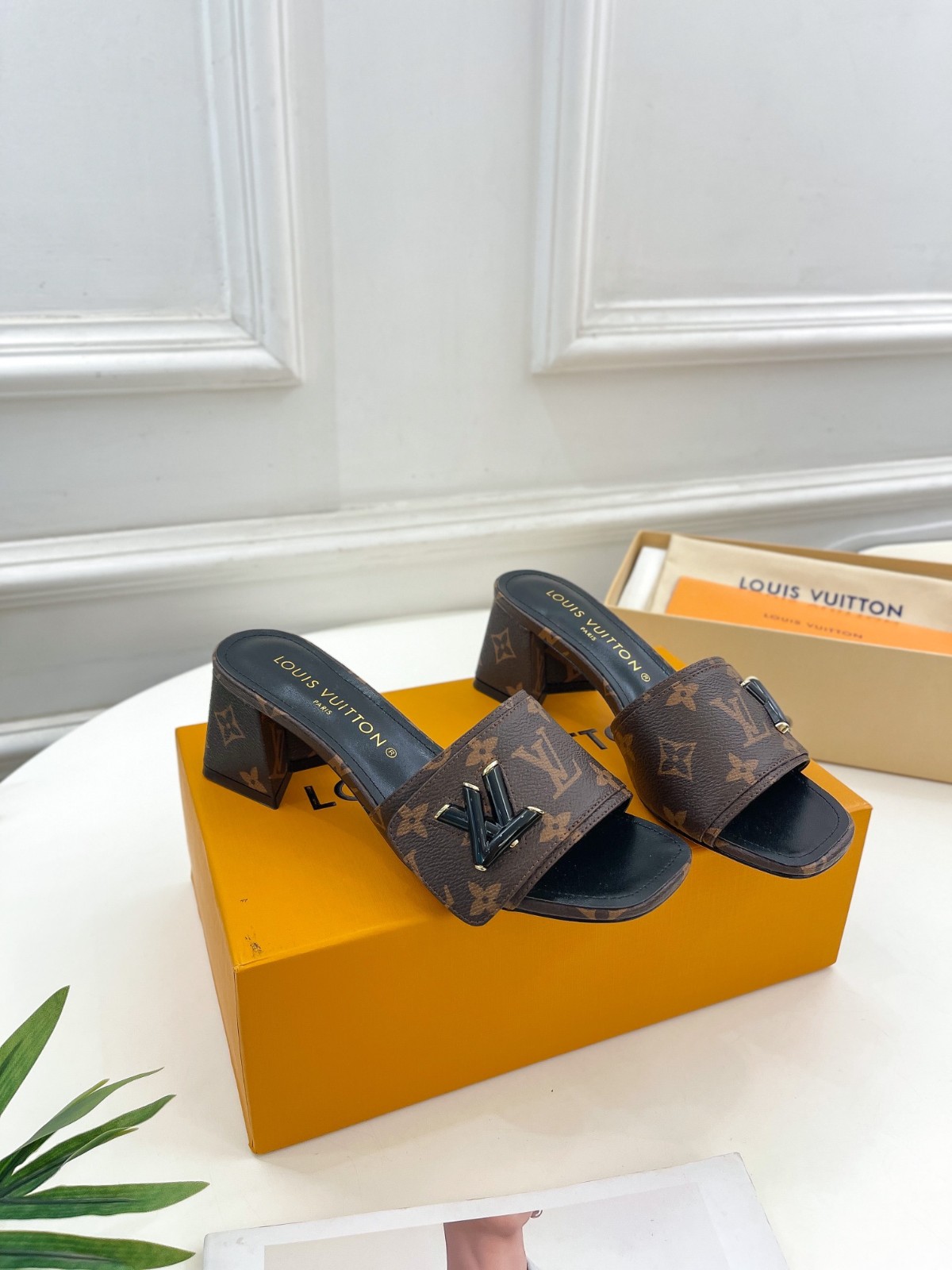 077 103#001-LV-shoes-2023SS