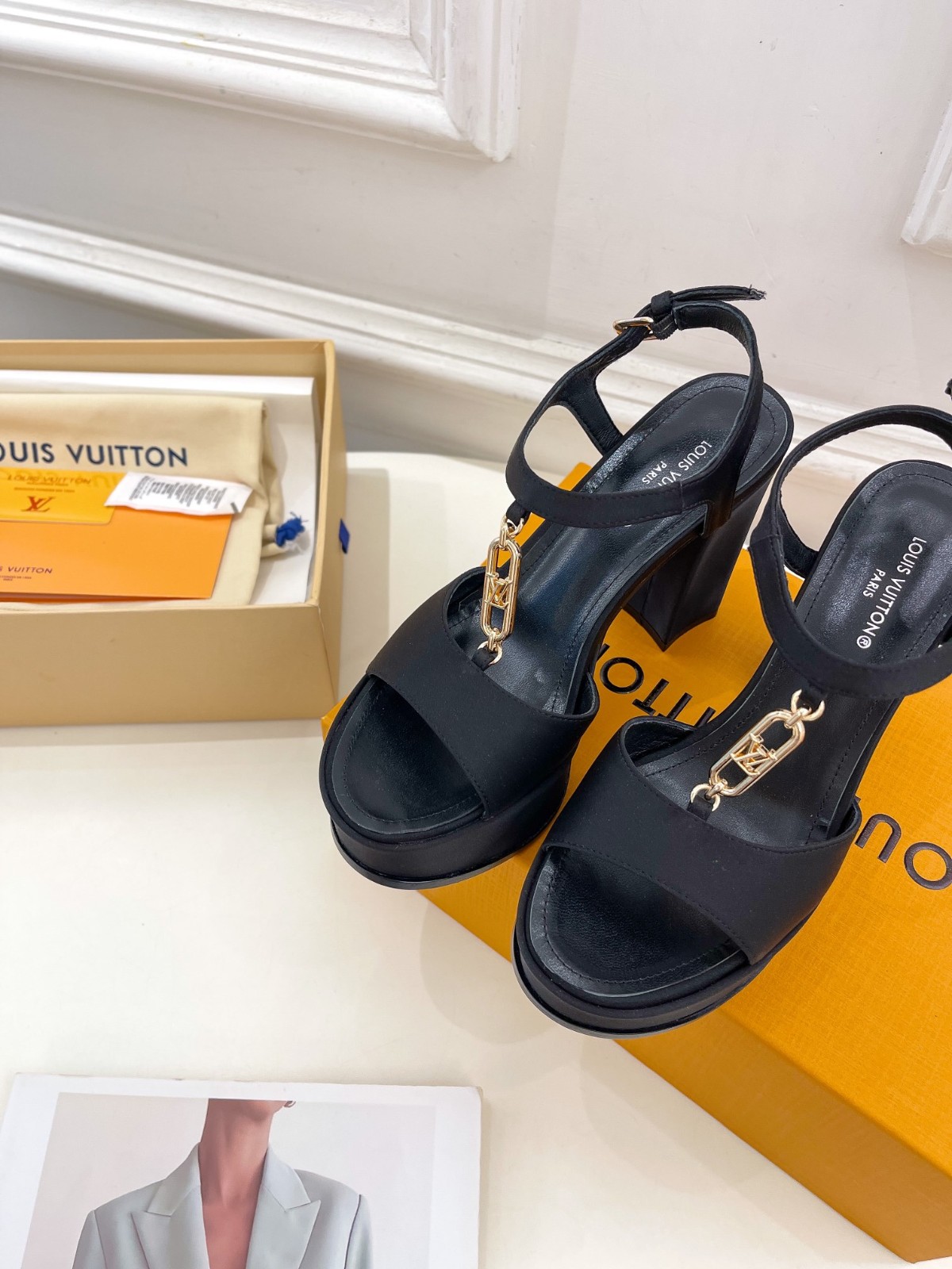 120 012#001-LV-shoes-01-2023SS
