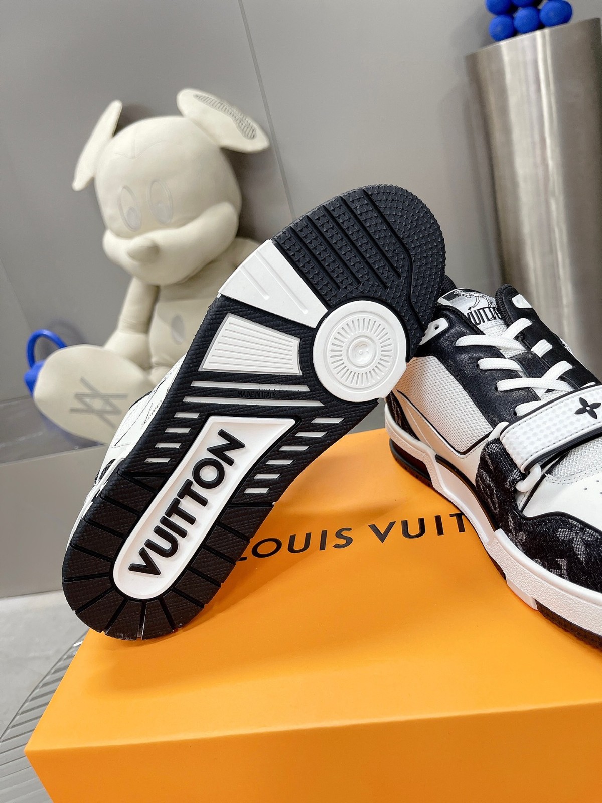 107 008#001-LV-shoes-2023SS