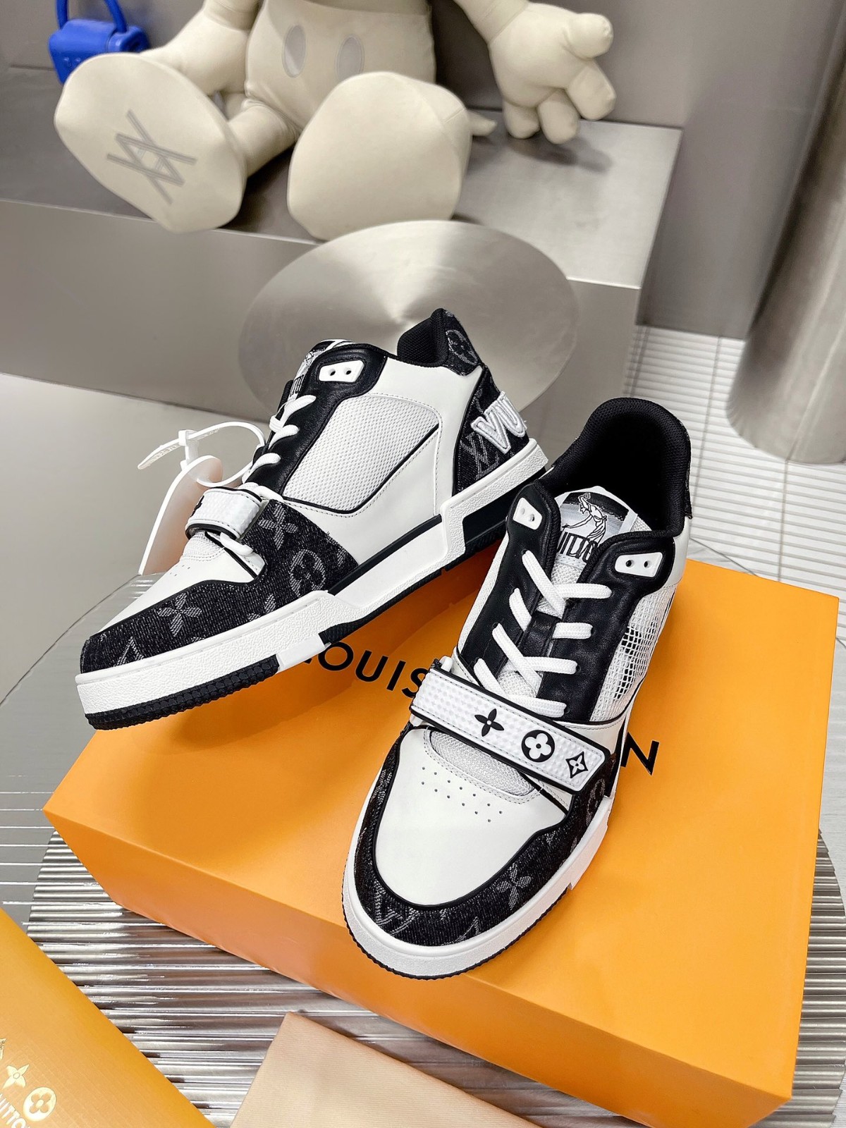 107 008#001-LV-shoes-2023SS