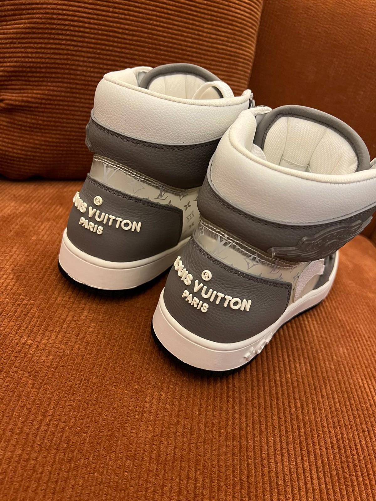070 090#001-LV-shoes-01-2023SS