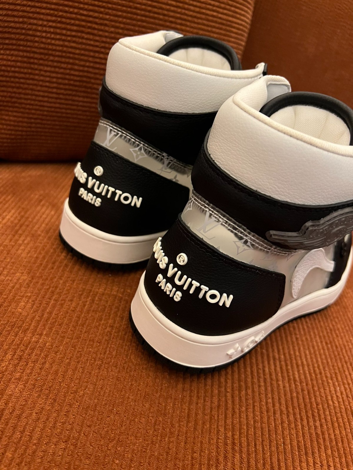 060 079#001-LV-shoes-01-2023SS