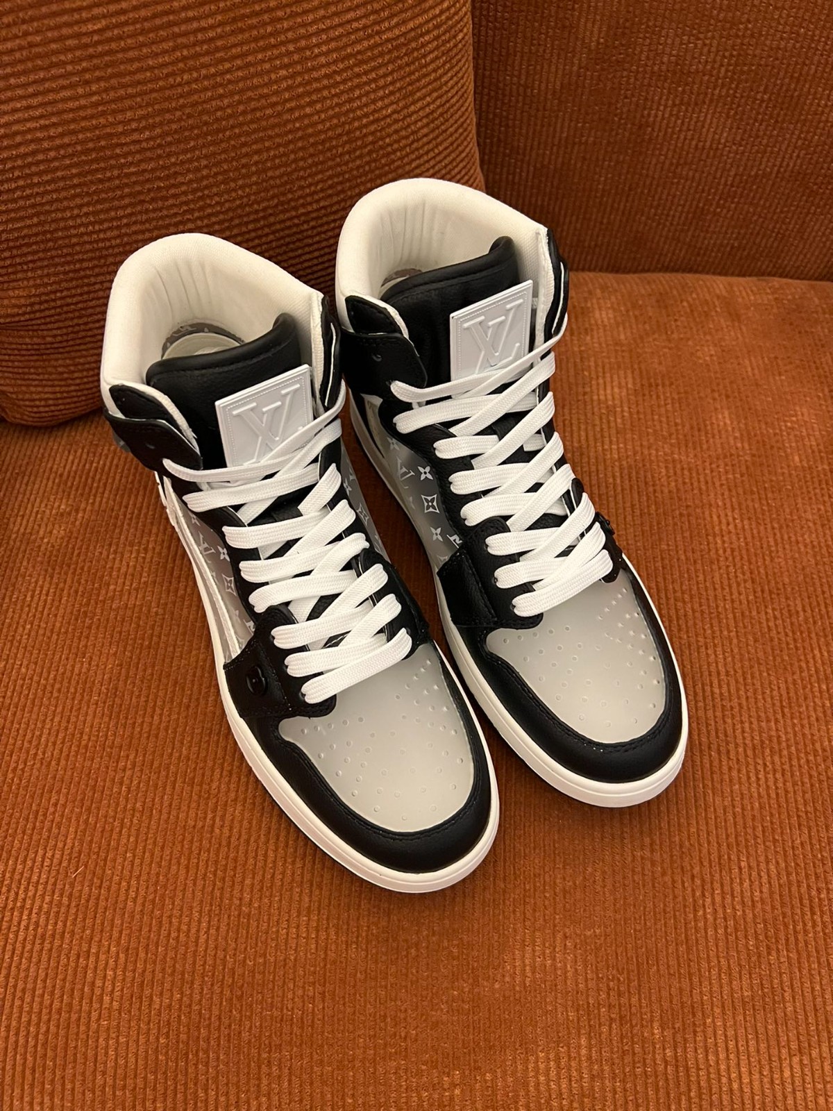 060 079#001-LV-shoes-01-2023SS