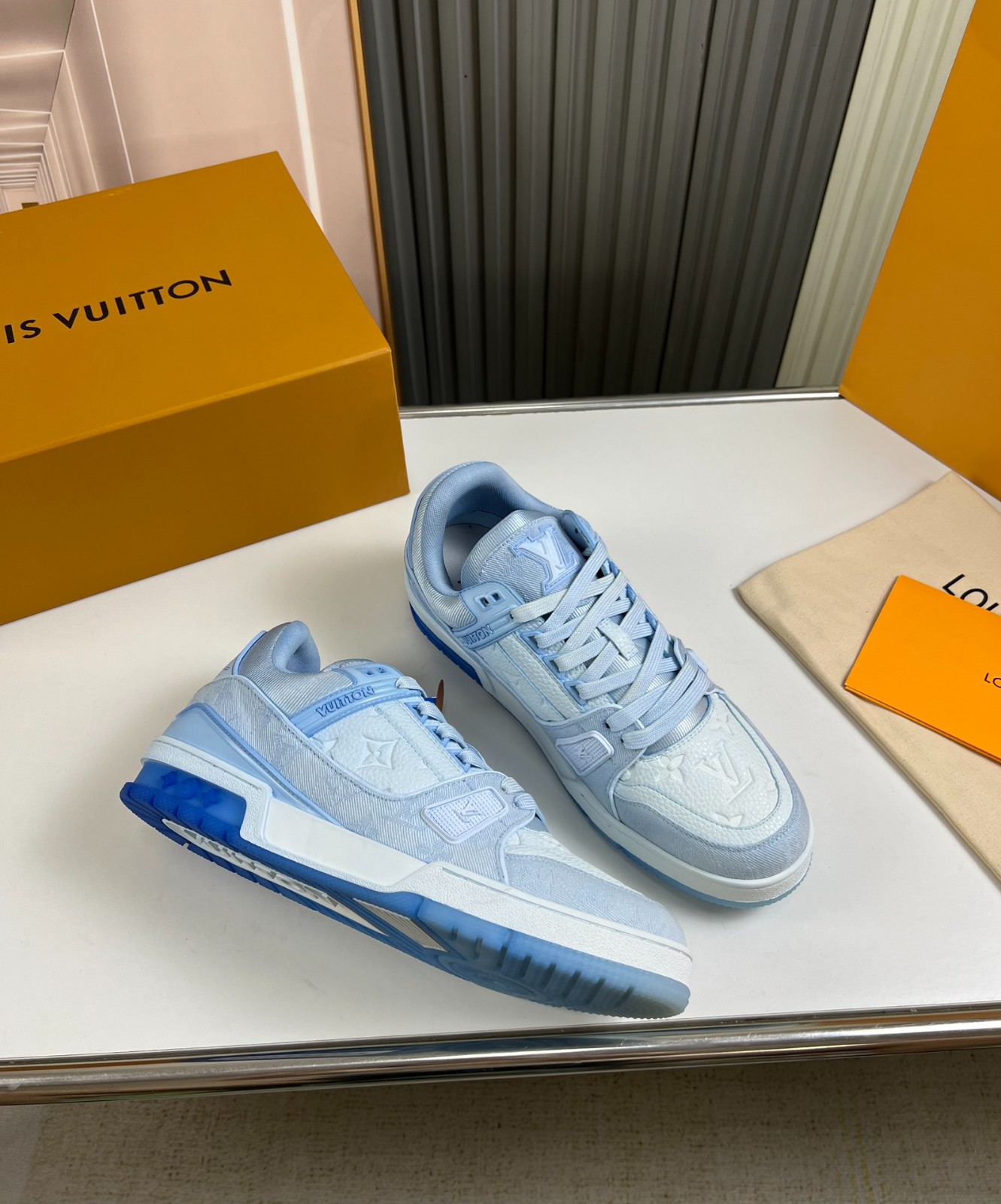 056 075#001-LV-shoes-01-2023SS