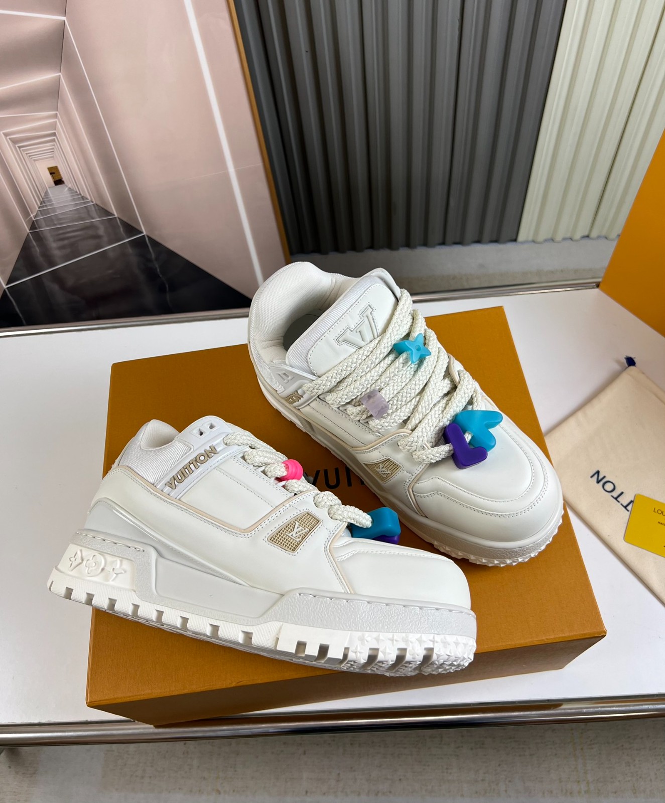 050 069#001-LV-shoes-01-2023SS