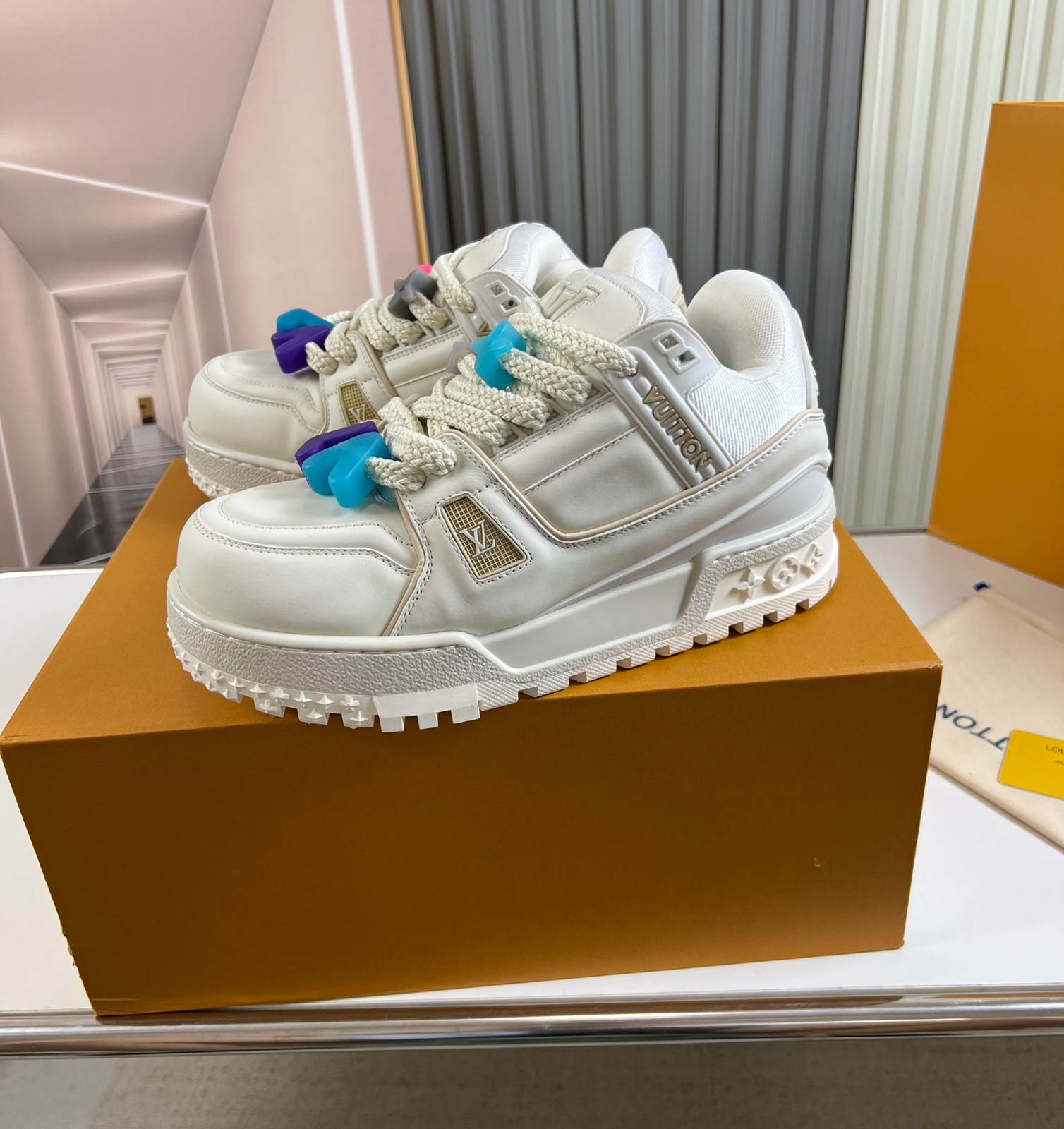 050 069#001-LV-shoes-01-2023SS
