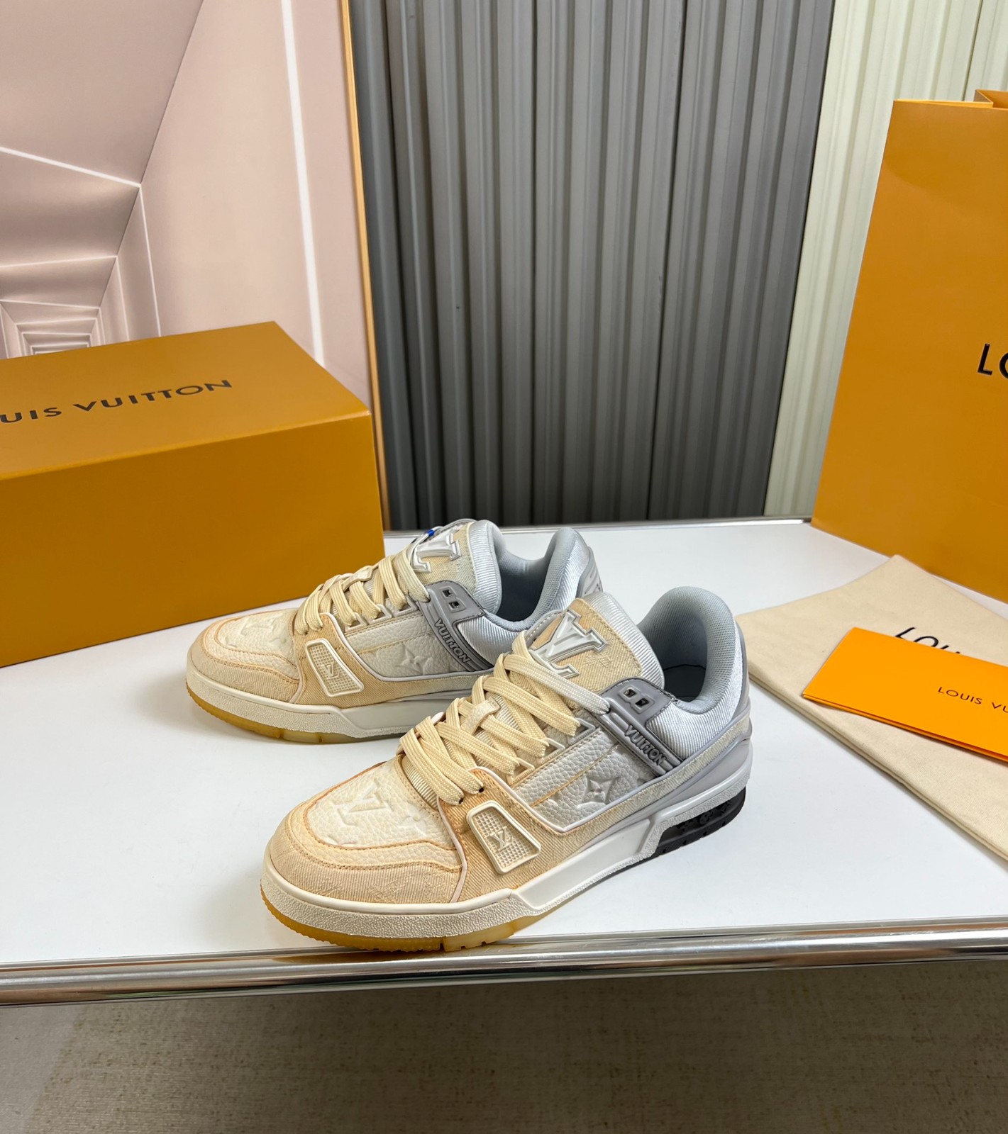 046 063#001-LV-shoes-01-2023SS