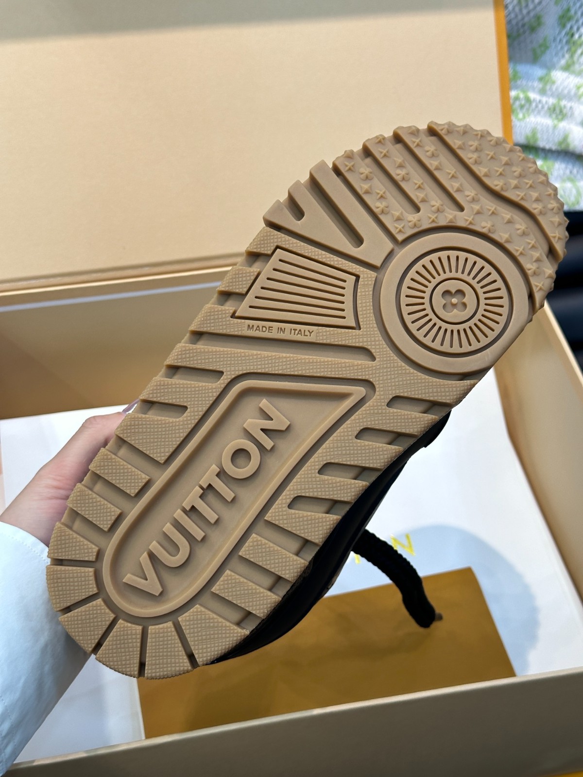 040 057#001-LV-shoes-01-2023SS