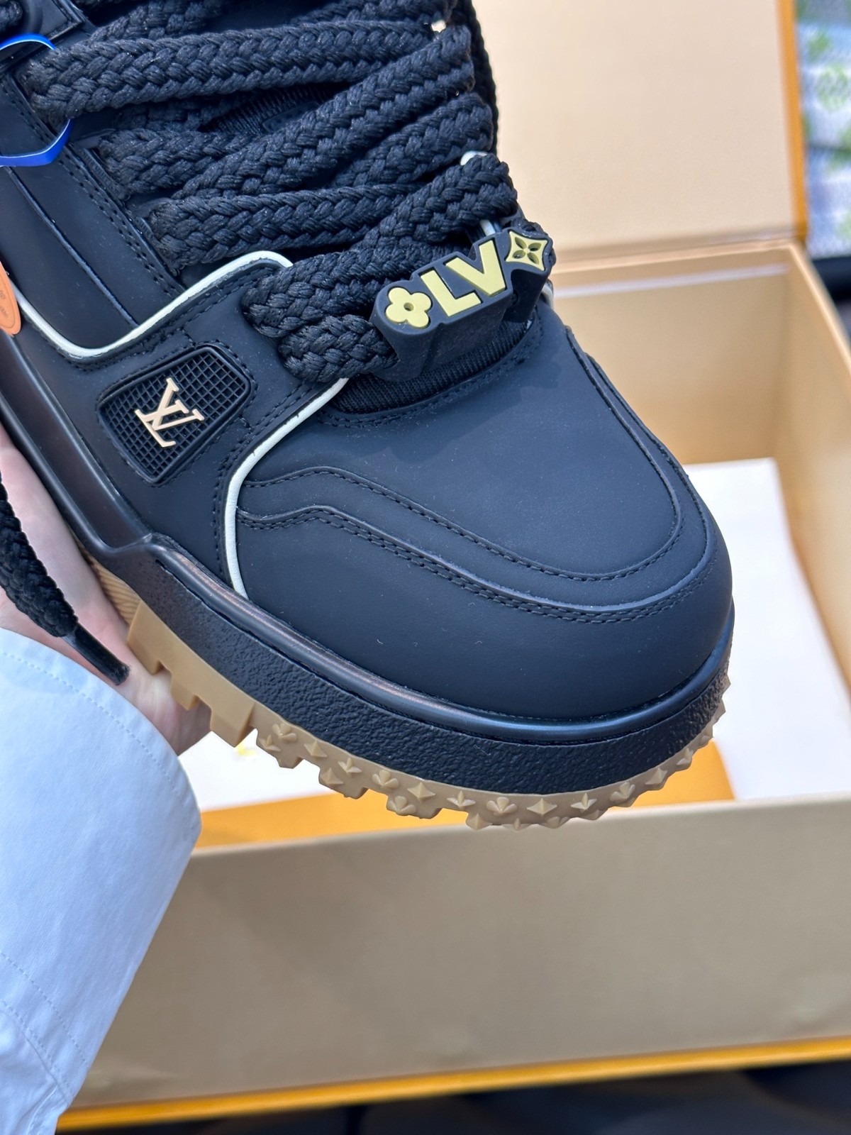 040 057#001-LV-shoes-01-2023SS