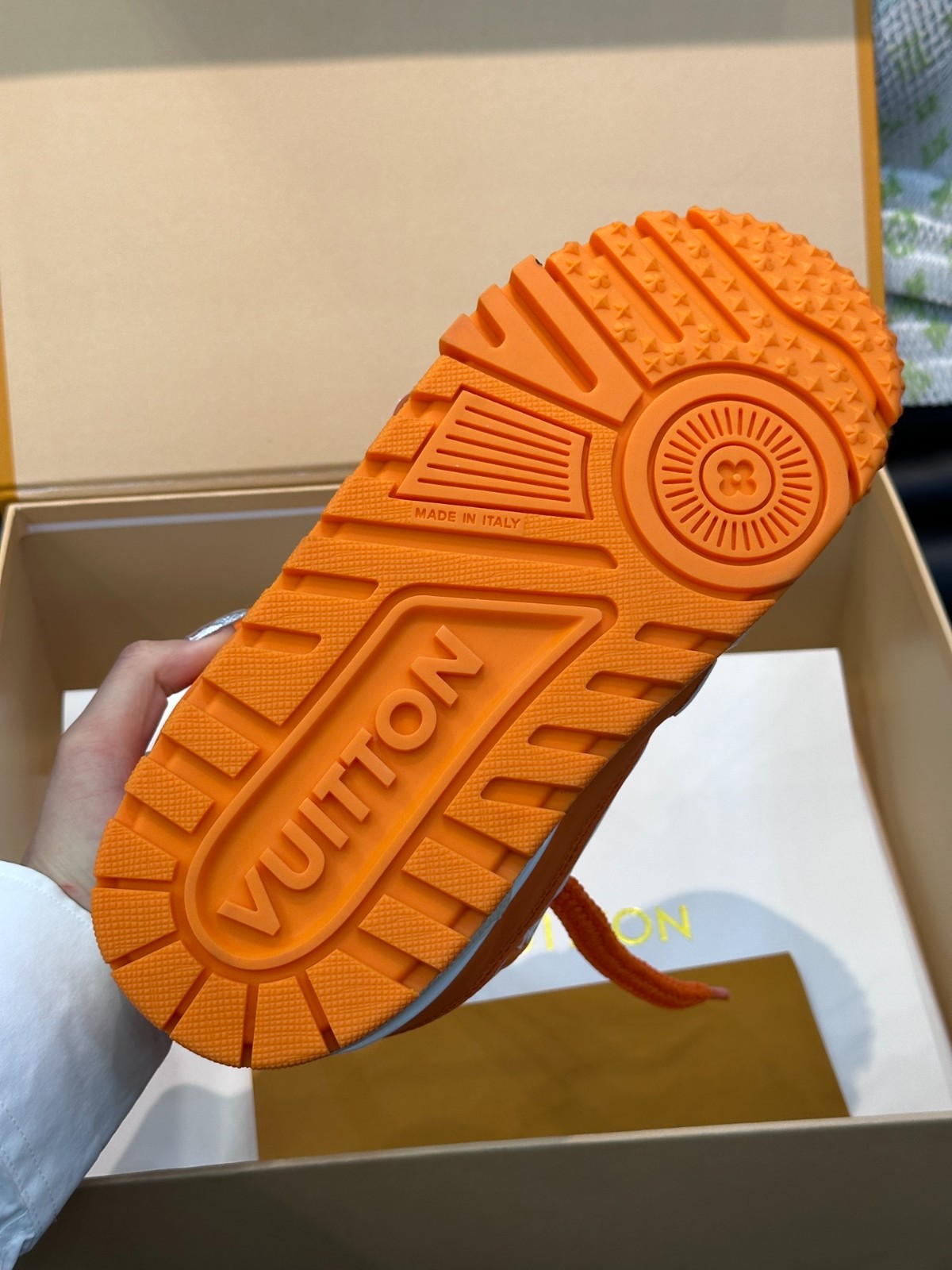 039 056#001-LV-shoes-01-2023SS