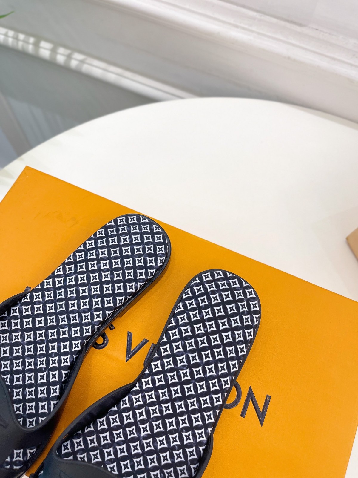 019 032#001-LV-shoes-01-2023SS