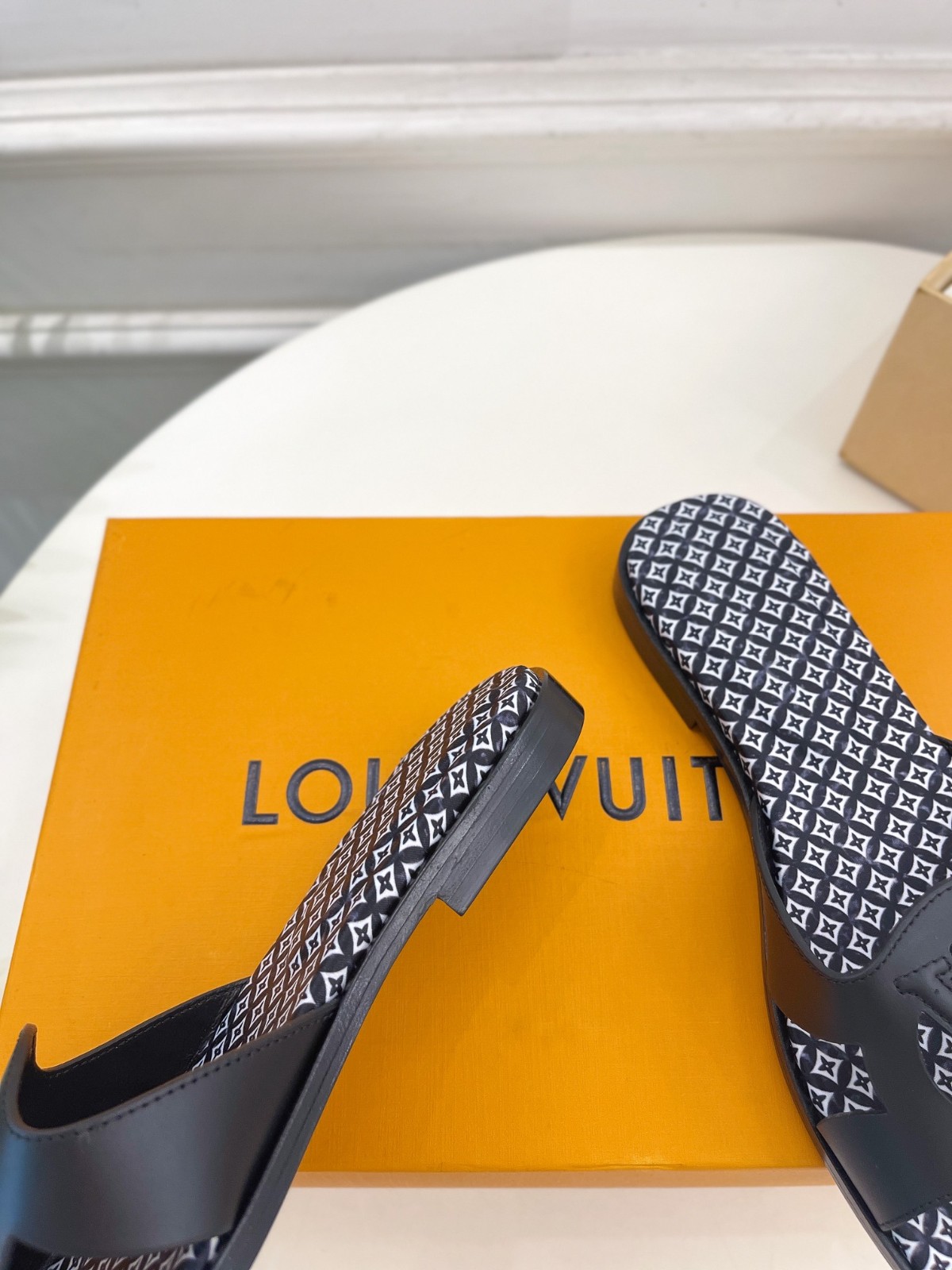 019 032#001-LV-shoes-01-2023SS