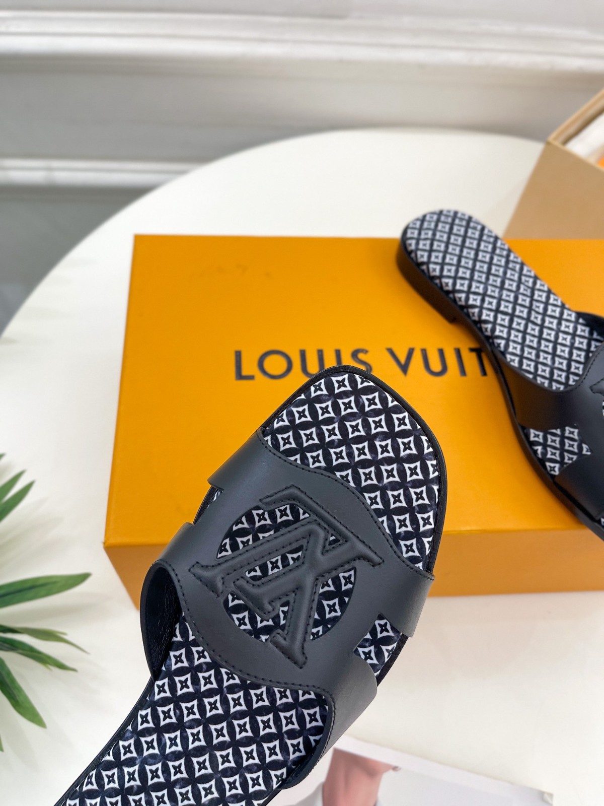 019 032#001-LV-shoes-01-2023SS