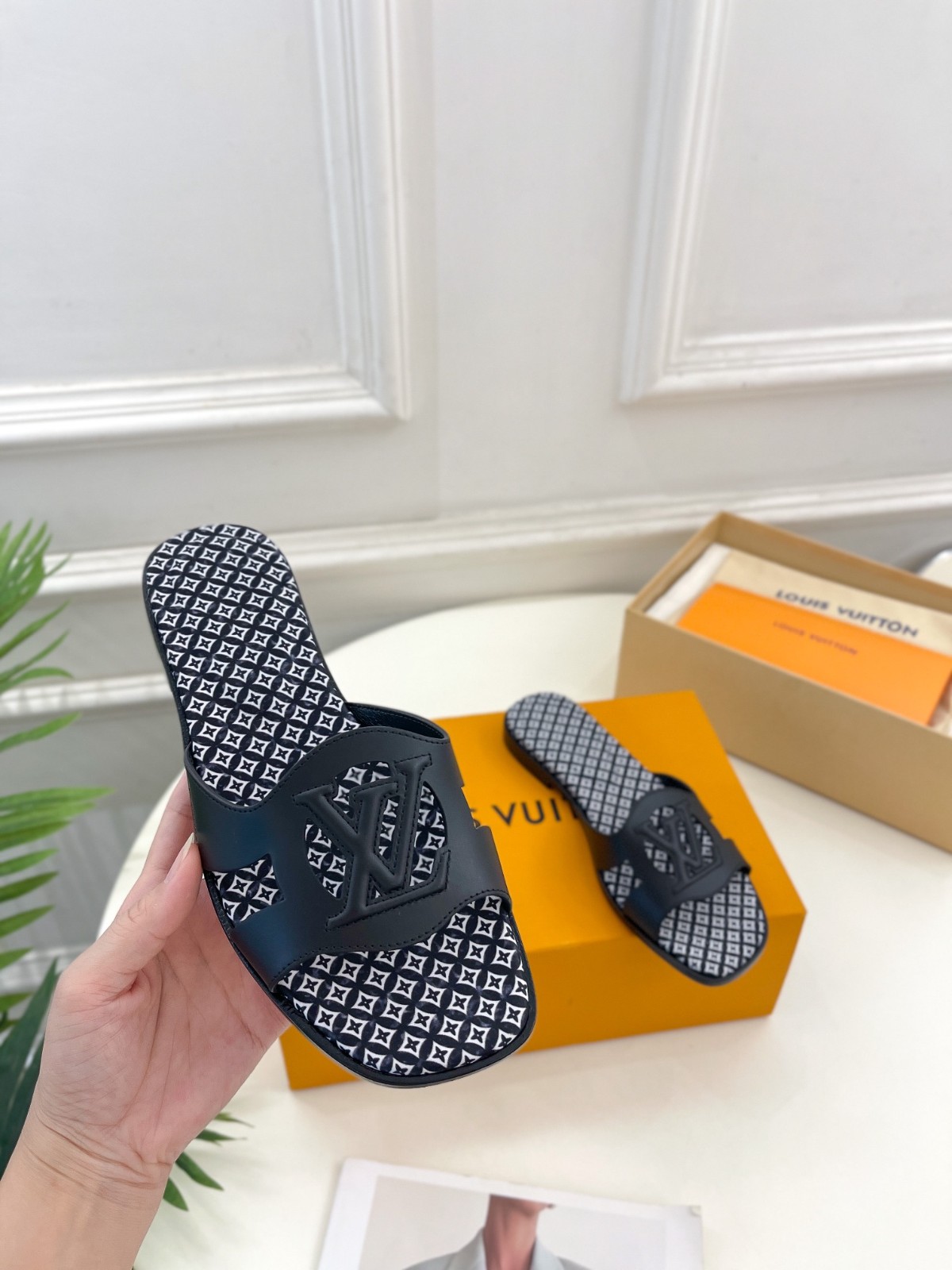 019 032#001-LV-shoes-01-2023SS
