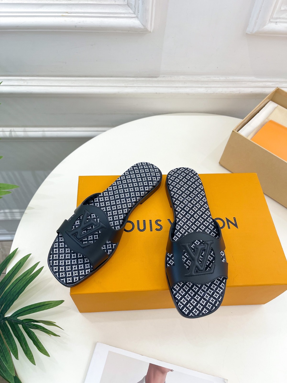 019 032#001-LV-shoes-01-2023SS