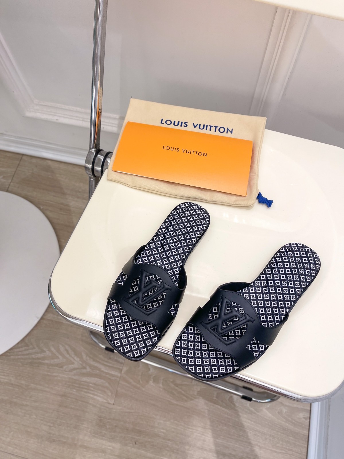 019 032#001-LV-shoes-01-2023SS