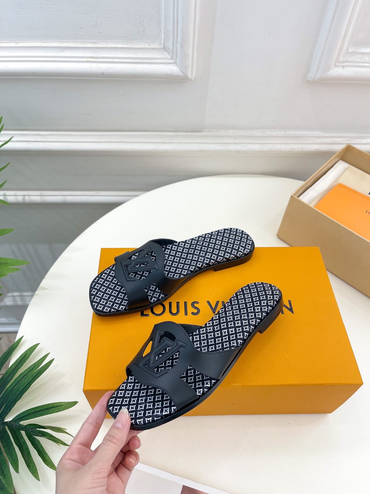 019 032#001-LV-shoes-01-2023SS
