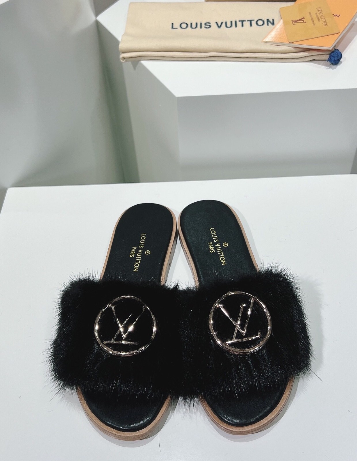 013 026#001-LV-shoes-01-2023SS
