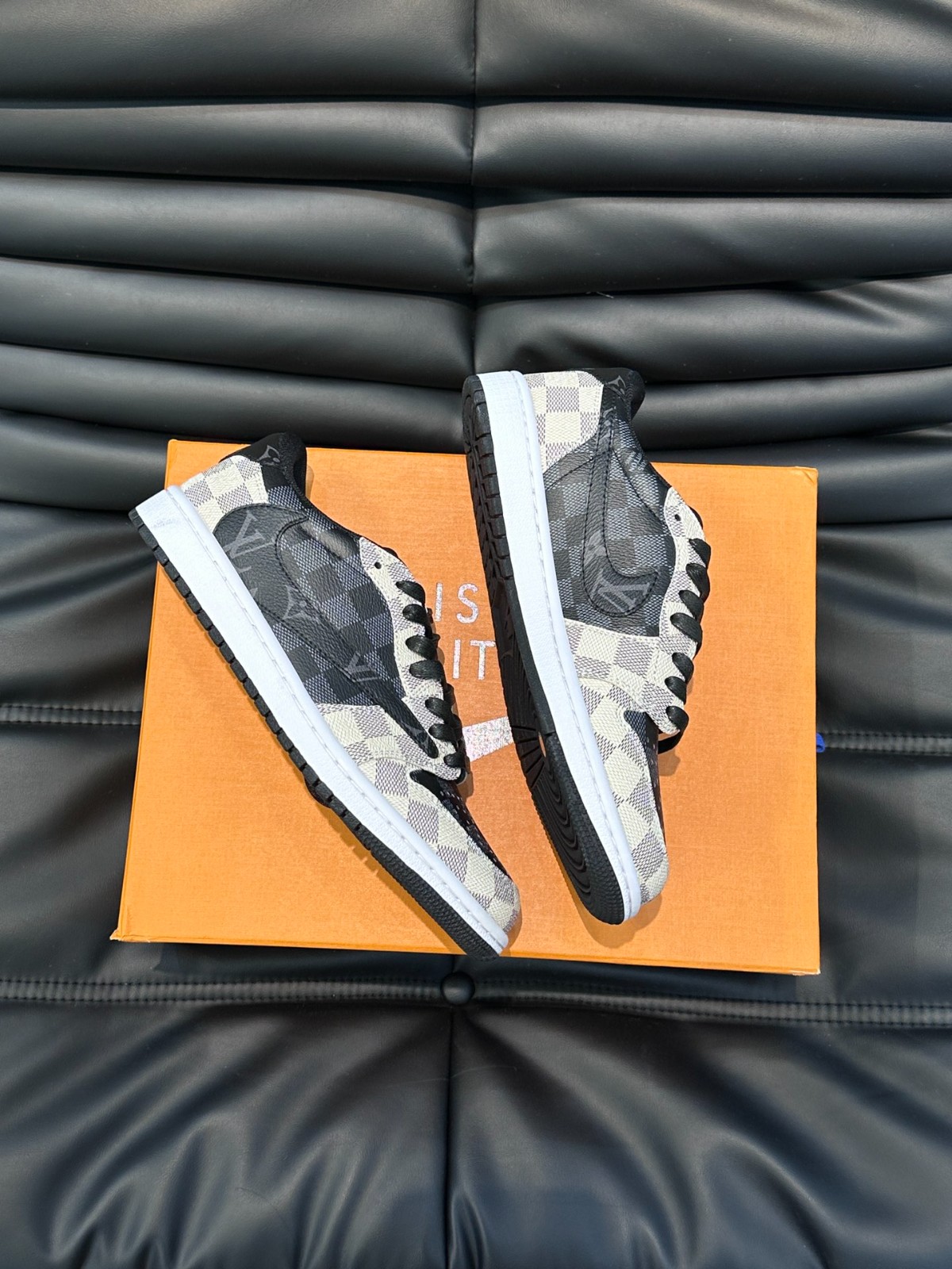 010 023#001-LV-shoes-01-2023SS