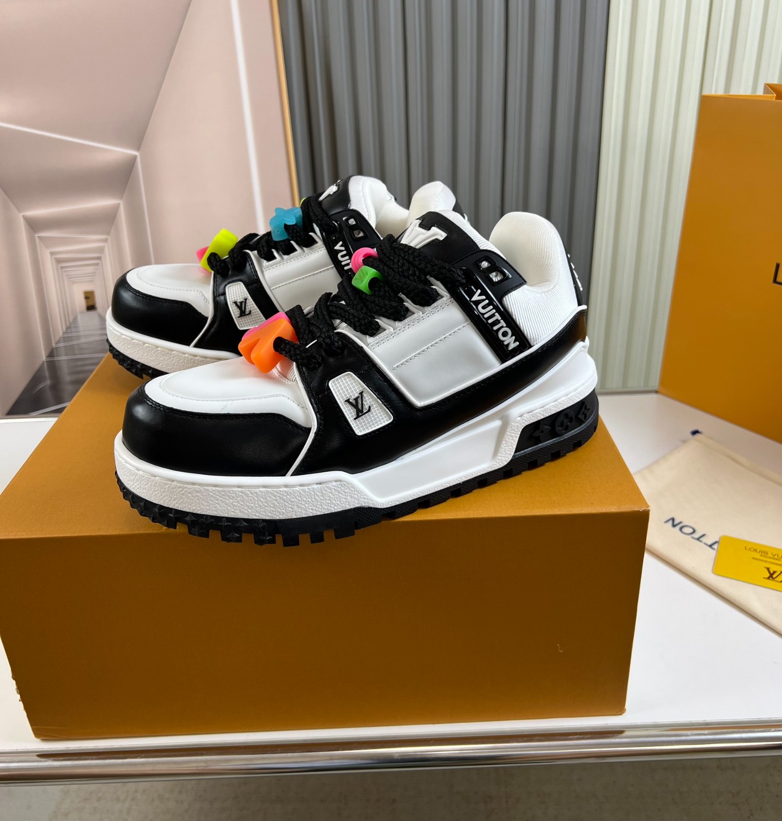 005 018#001-LV-shoes-01-2023SS