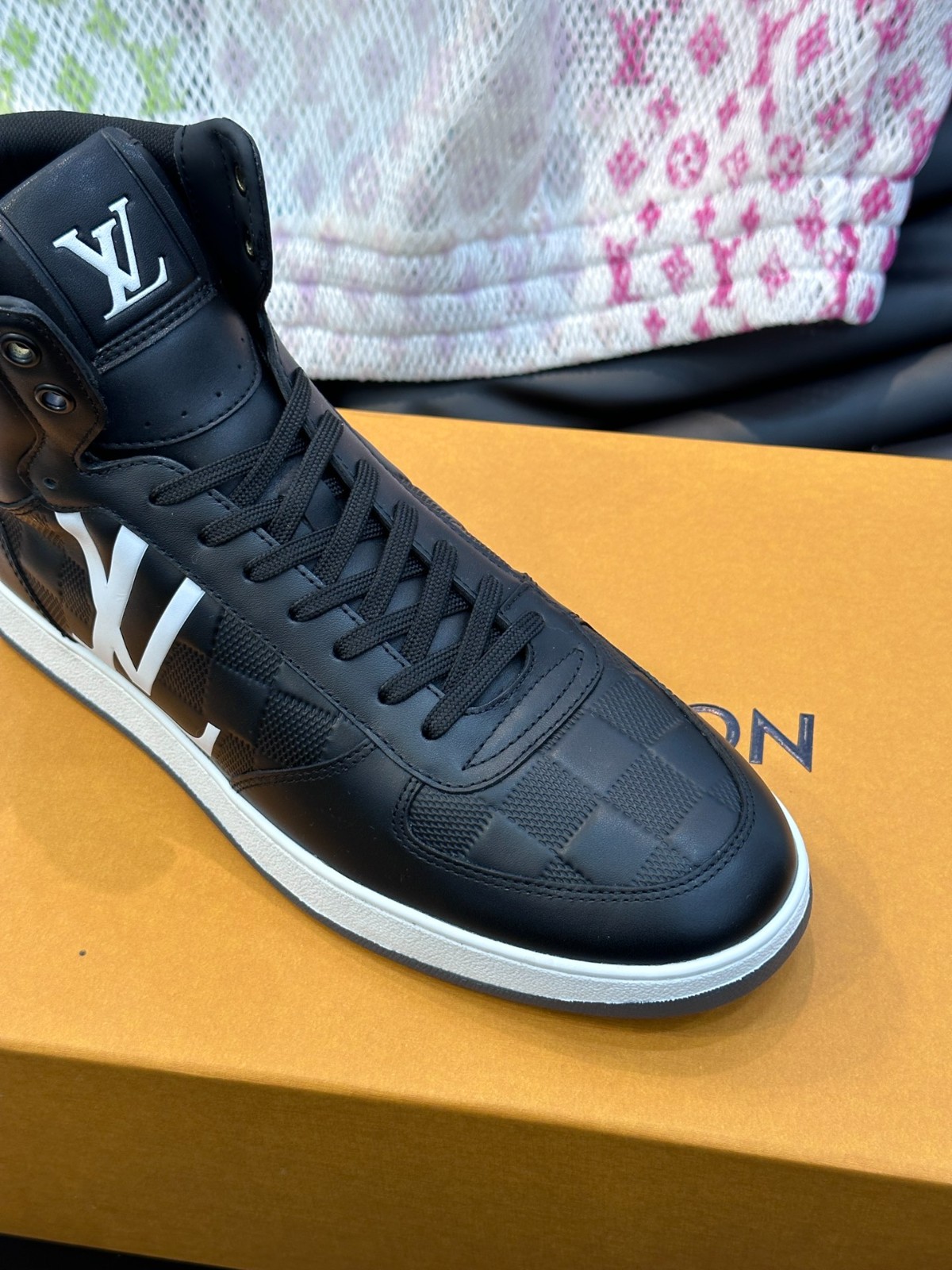 109 060#001-LV-shoes-03-2023SS