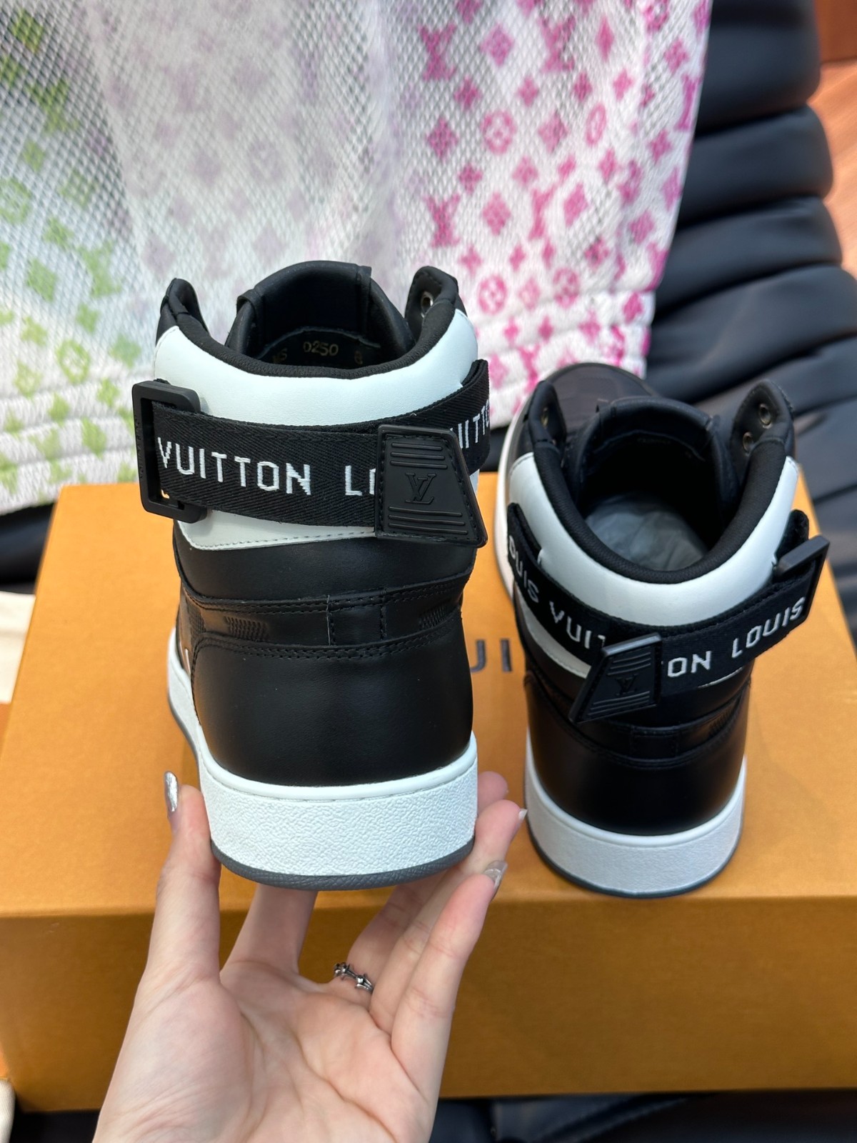 109 060#001-LV-shoes-03-2023SS
