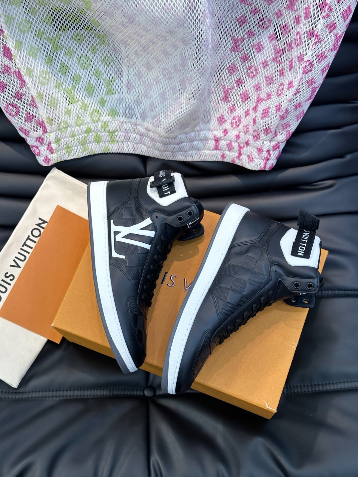 109 060#001-LV-shoes-03-2023SS