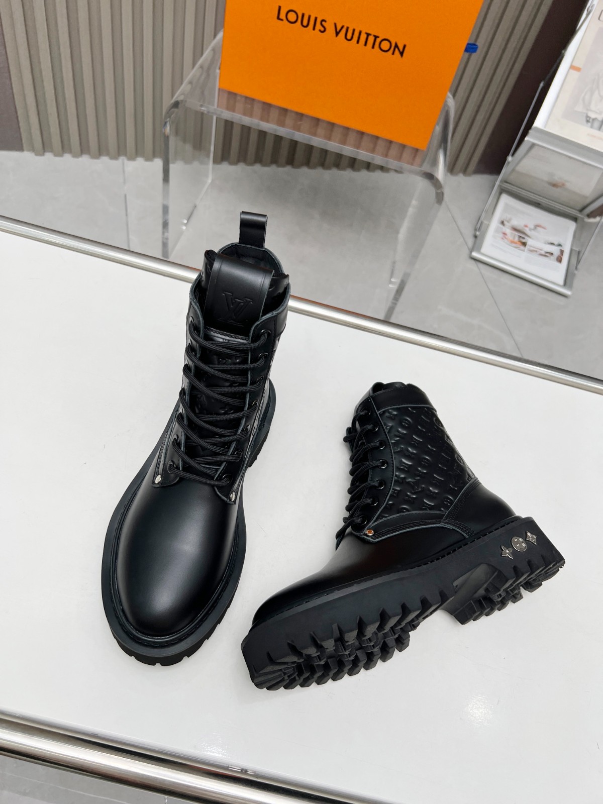 105 056#001-LV-shoes-03-2023SS