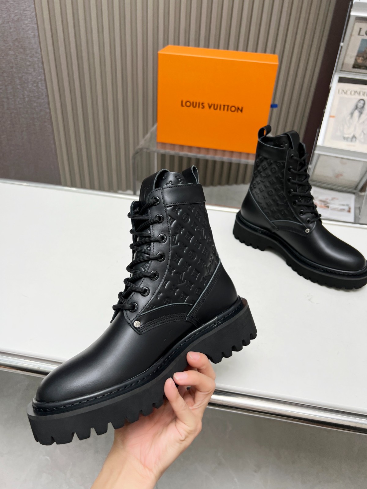 105 056#001-LV-shoes-03-2023SS