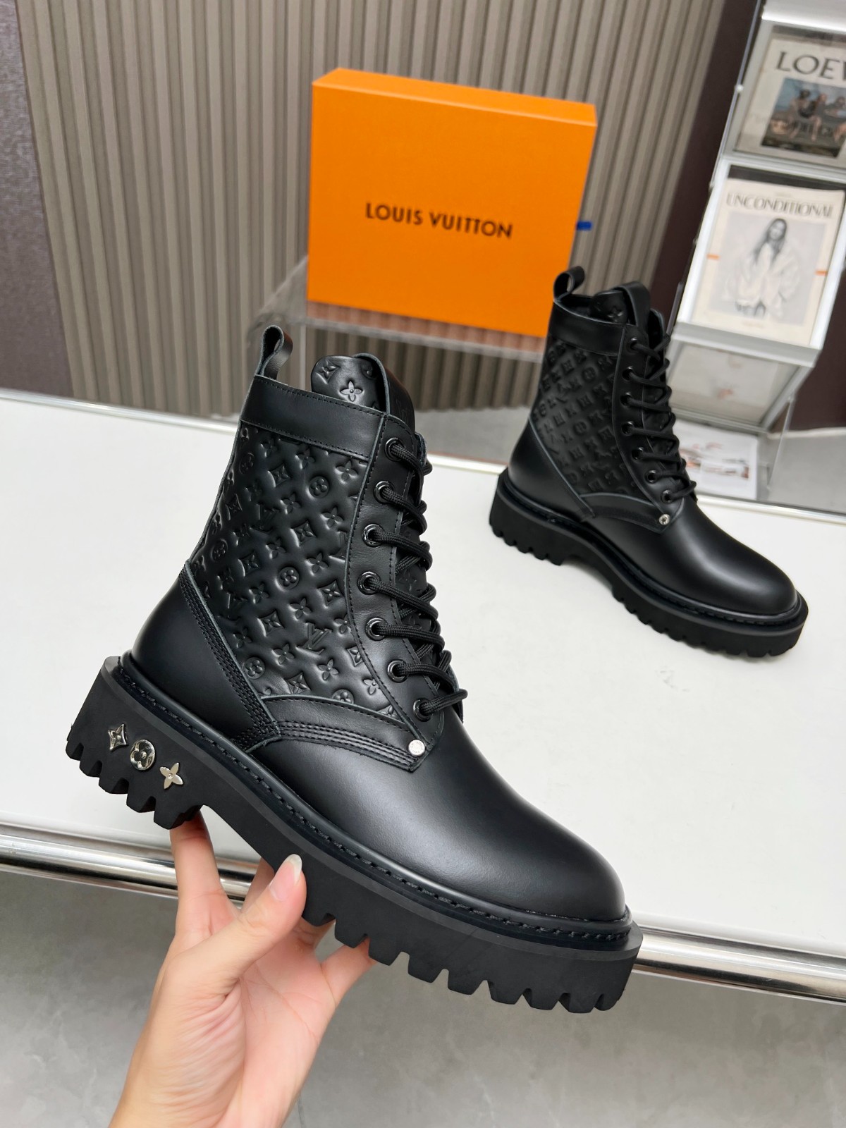 105 056#001-LV-shoes-03-2023SS