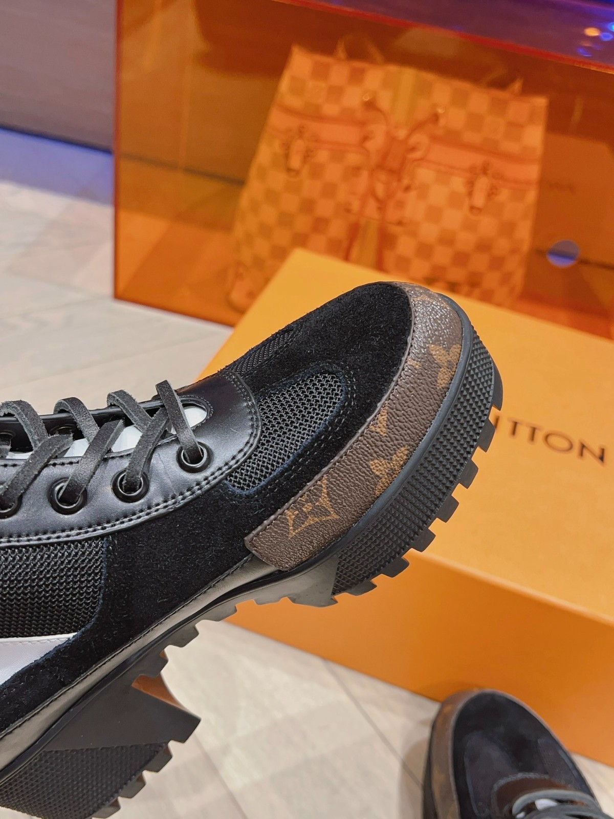 102 053#001-LV-shoes-03-2023SS