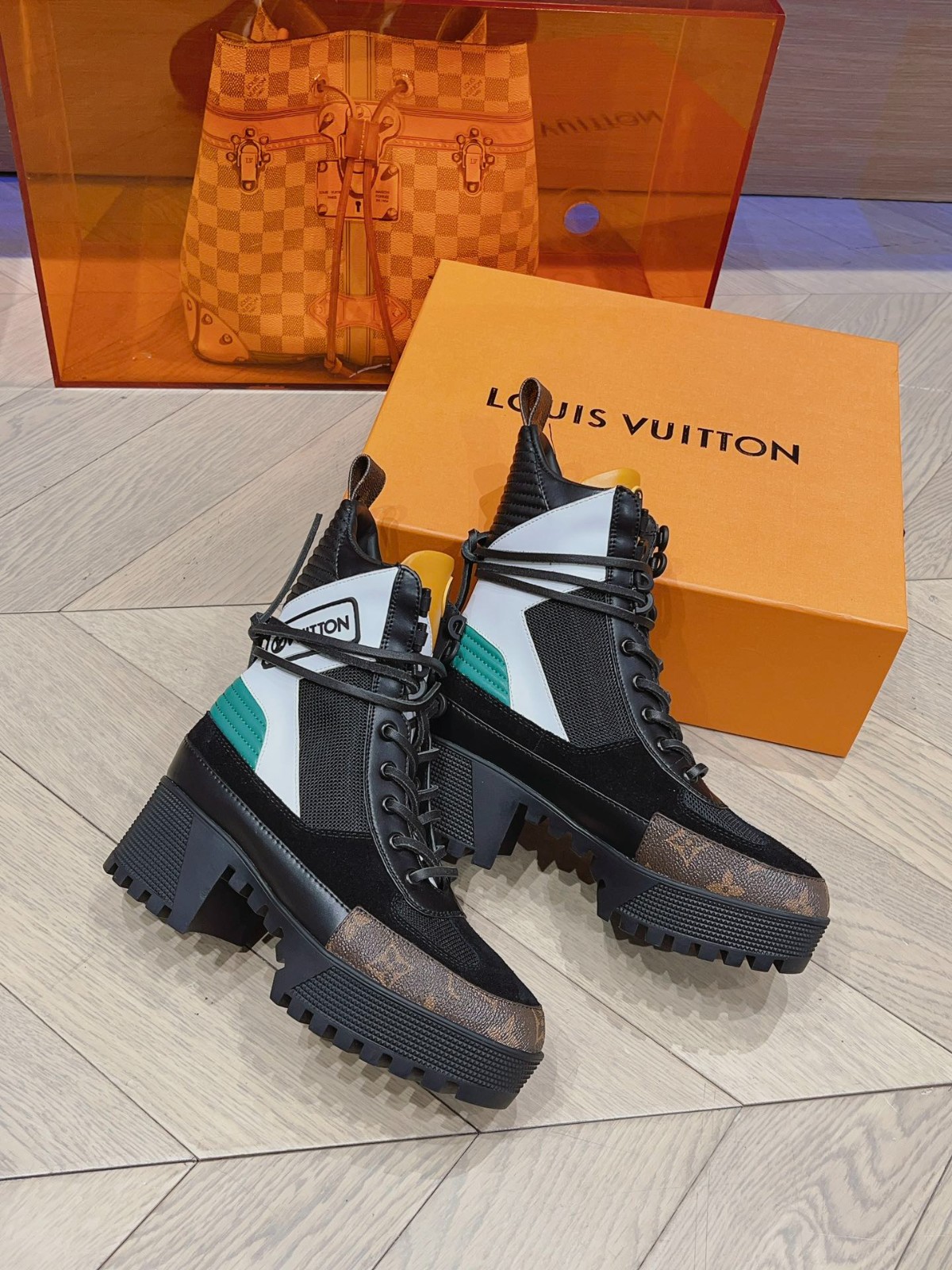 102 053#001-LV-shoes-03-2023SS