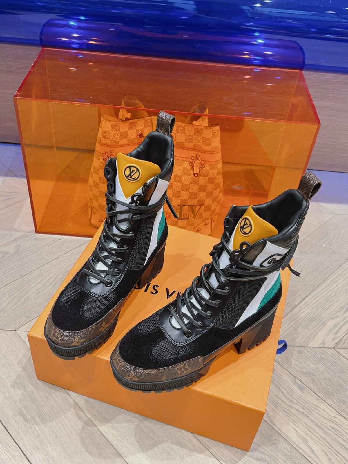 102 053#001-LV-shoes-03-2023SS