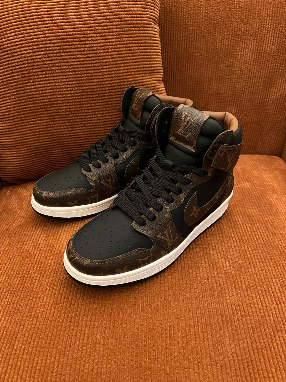 100 051#001-LV-shoes-03-2023SS
