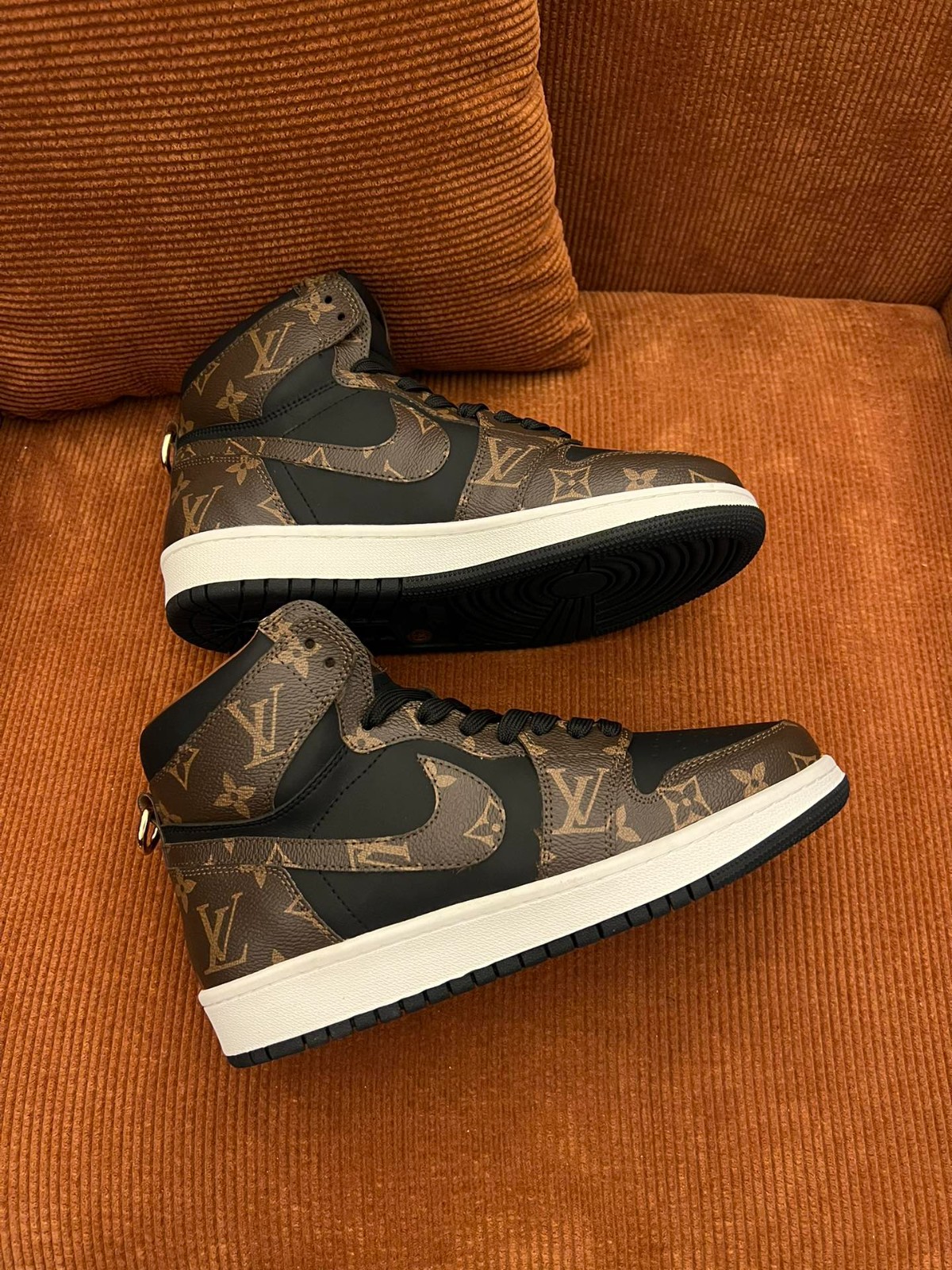 100 051#001-LV-shoes-03-2023SS