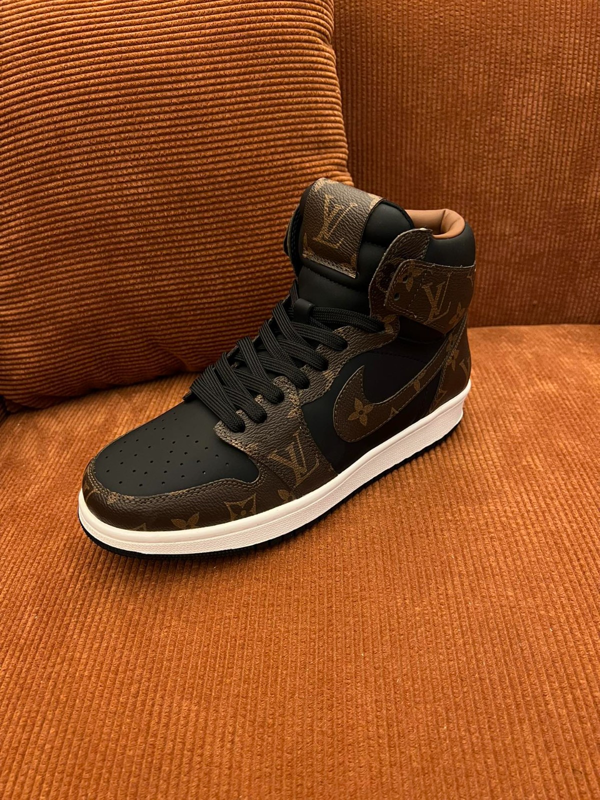 100 051#001-LV-shoes-03-2023SS