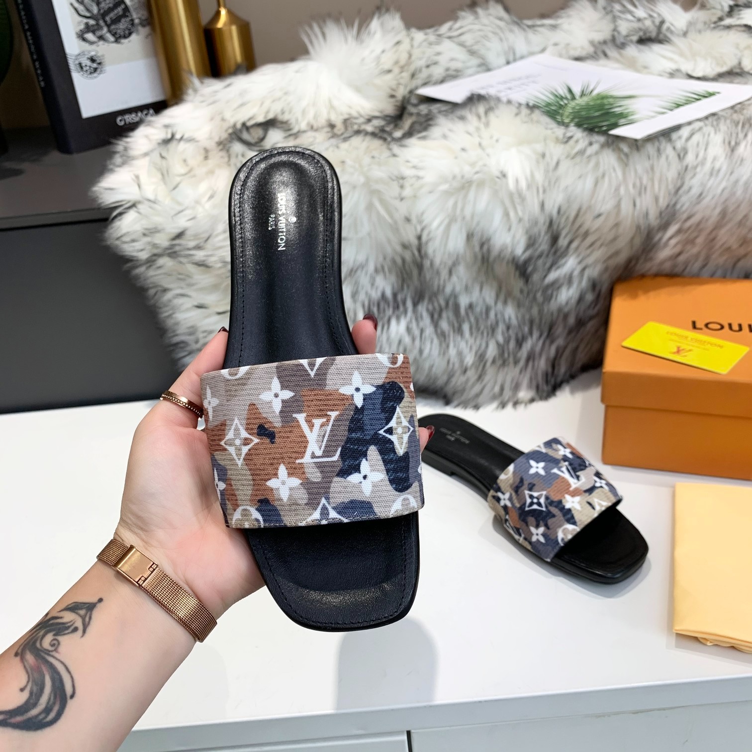 098 049#001-LV-shoes-03-2023SS