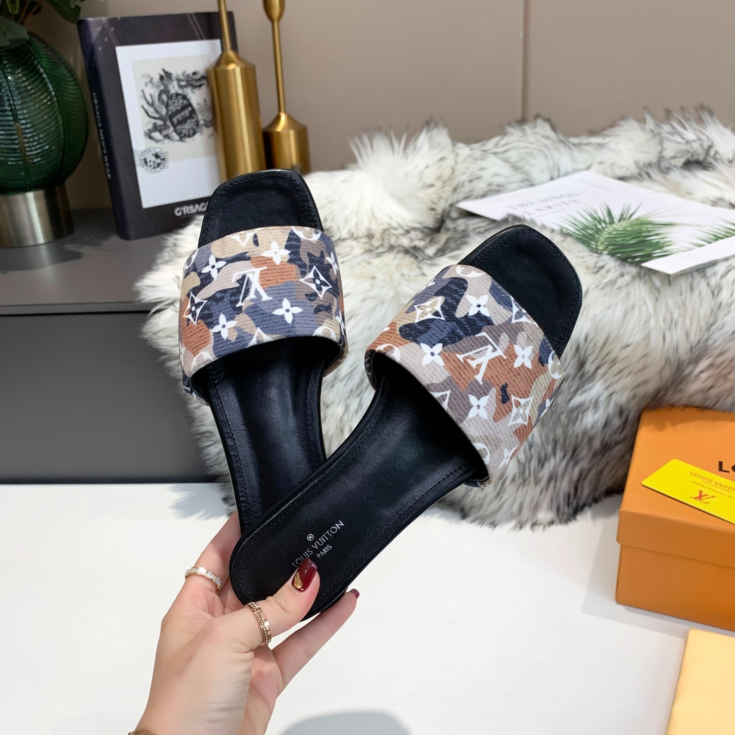 098 049#001-LV-shoes-03-2023SS