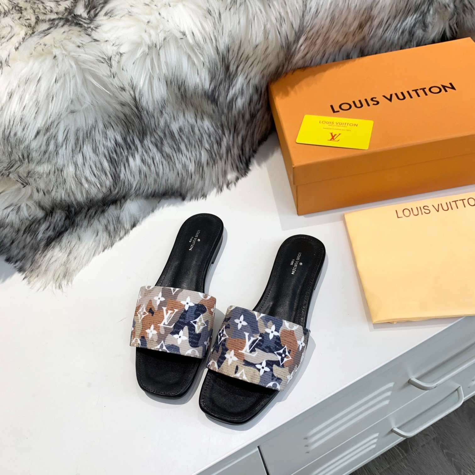 098 049#001-LV-shoes-03-2023SS