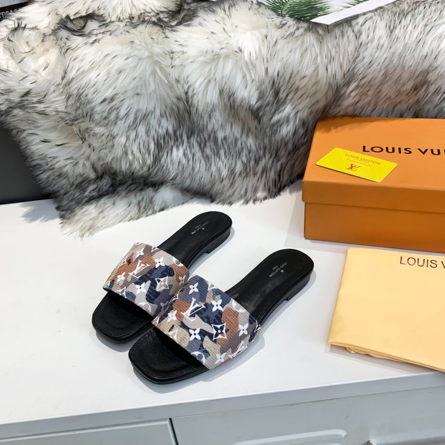098 049#001-LV-shoes-03-2023SS